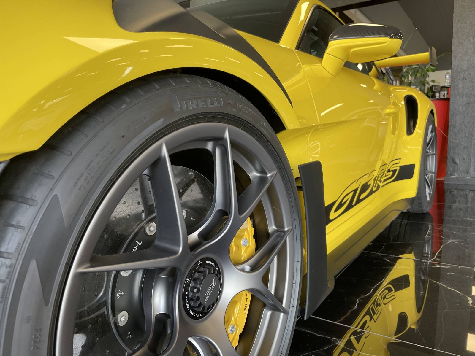 MY DREAM CAR, votre concession Porsche à Nîmes, vous ouvre les portes de l'univers exclusif de la Porsche 992 GT3 RS Pack WEISSACH.