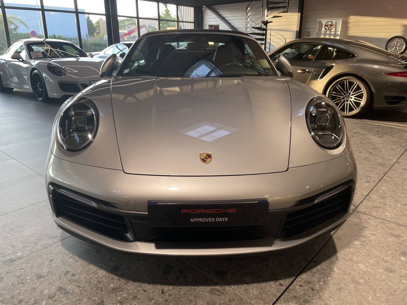 Occasion rare : Porsche 992 Carrera 4S Cabriolet disponible à Nîmes.