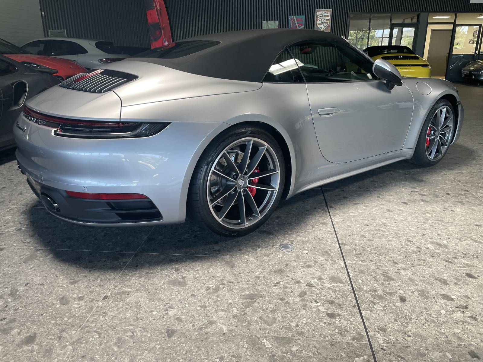 Nîmes : Prenez le volant de cette Porsche 992 Carrera 4S d'occasion.