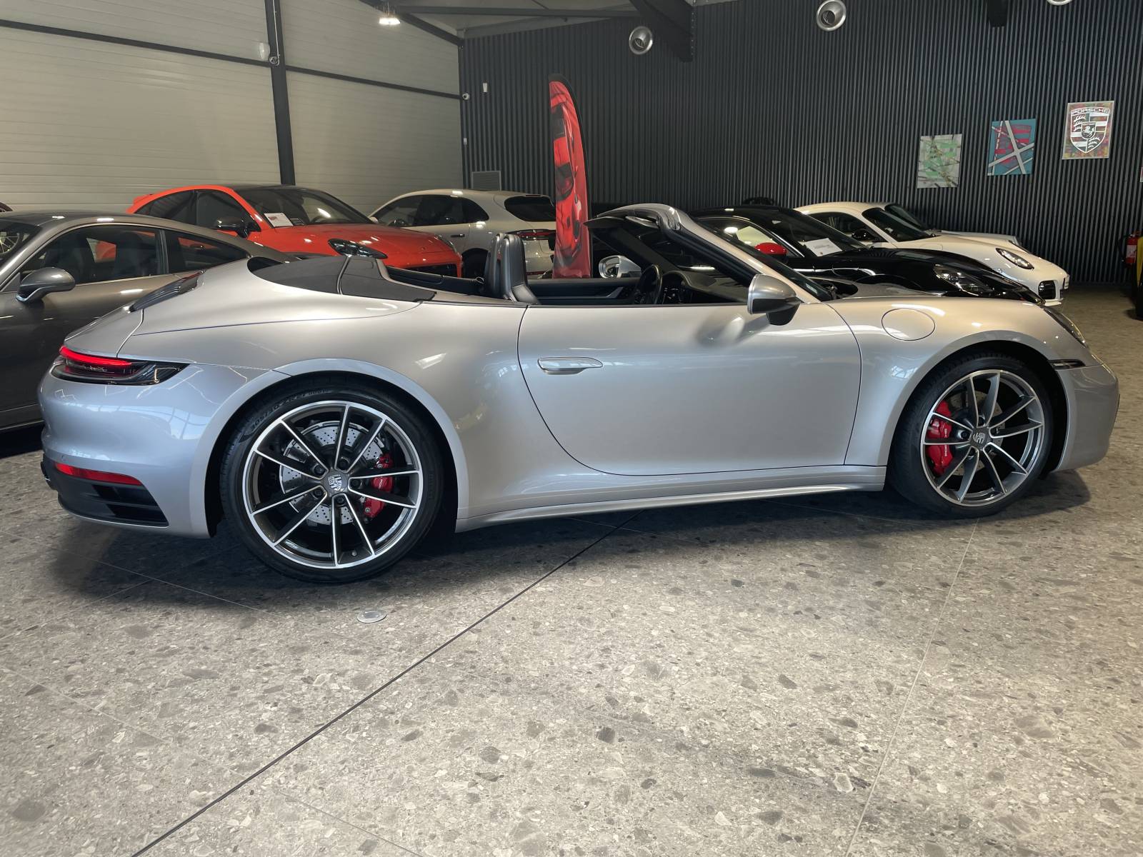Cabriolet Porsche 992 Carrera 4S : Performance et prestige à Nîmes.