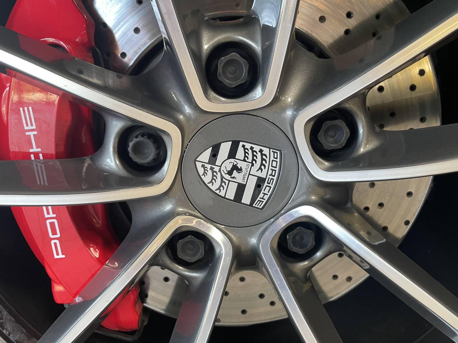 Vivez l'expérience Porsche avec cette 992 Carrera 4S Cabriolet à Nîmes, Gard.