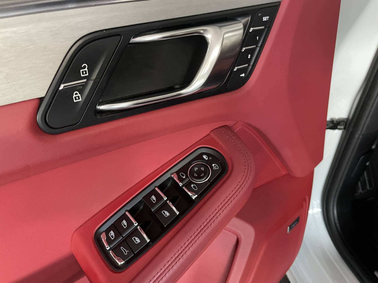 Une Porsche Macan Turbo occasion rare à la vente pour un achat coup de cœur à Montpellier