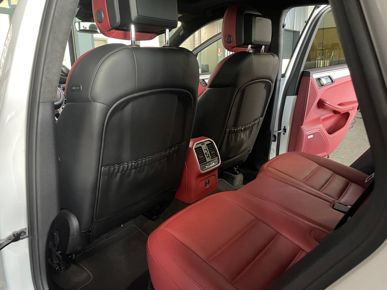 Ne manquez pas cette vente : une Porsche Macan Turbo occasion de rêve à Montpellier.