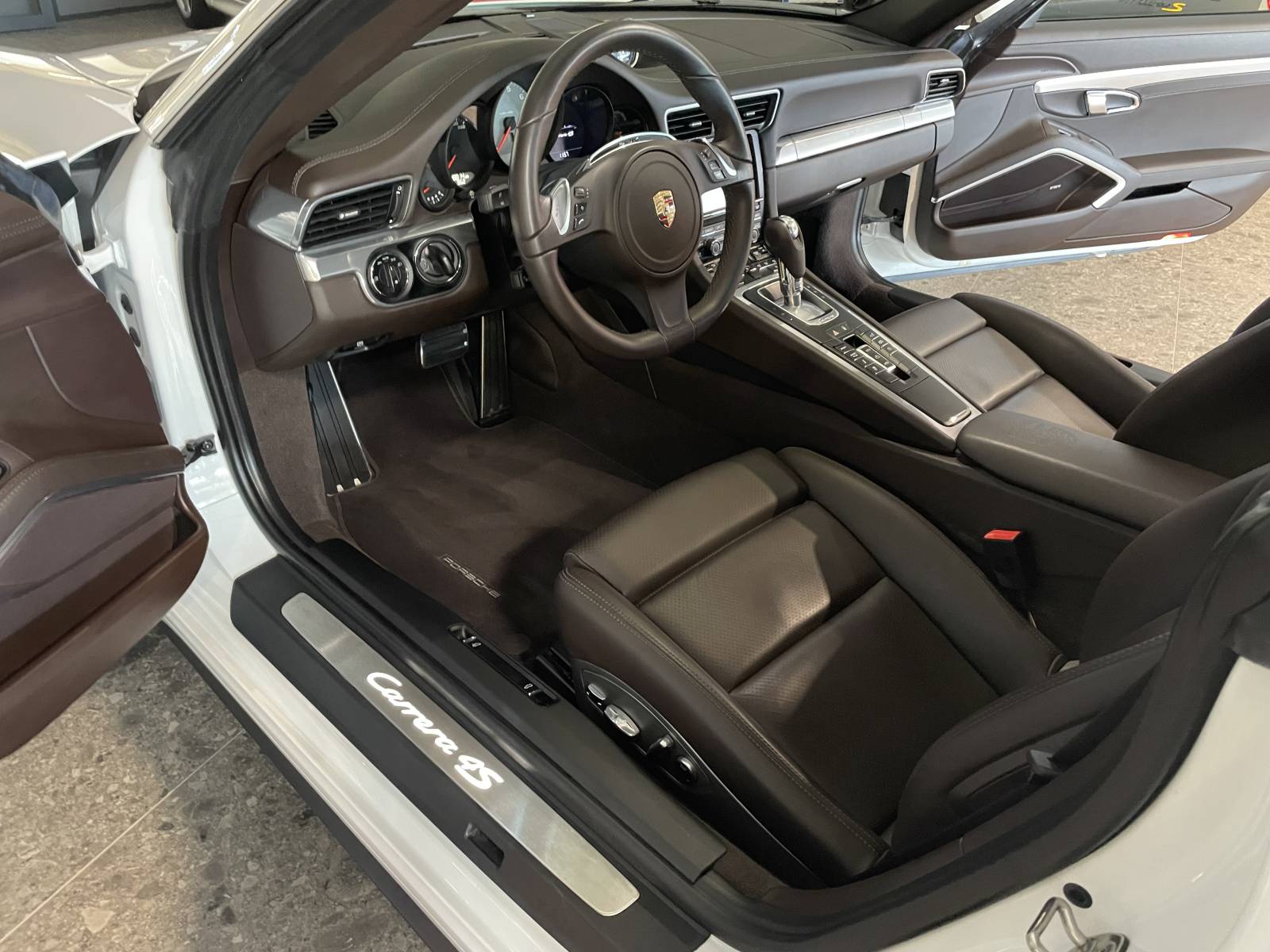 Véhicule occasion luxe Porsche 991 Carrera 4S Cabriolet