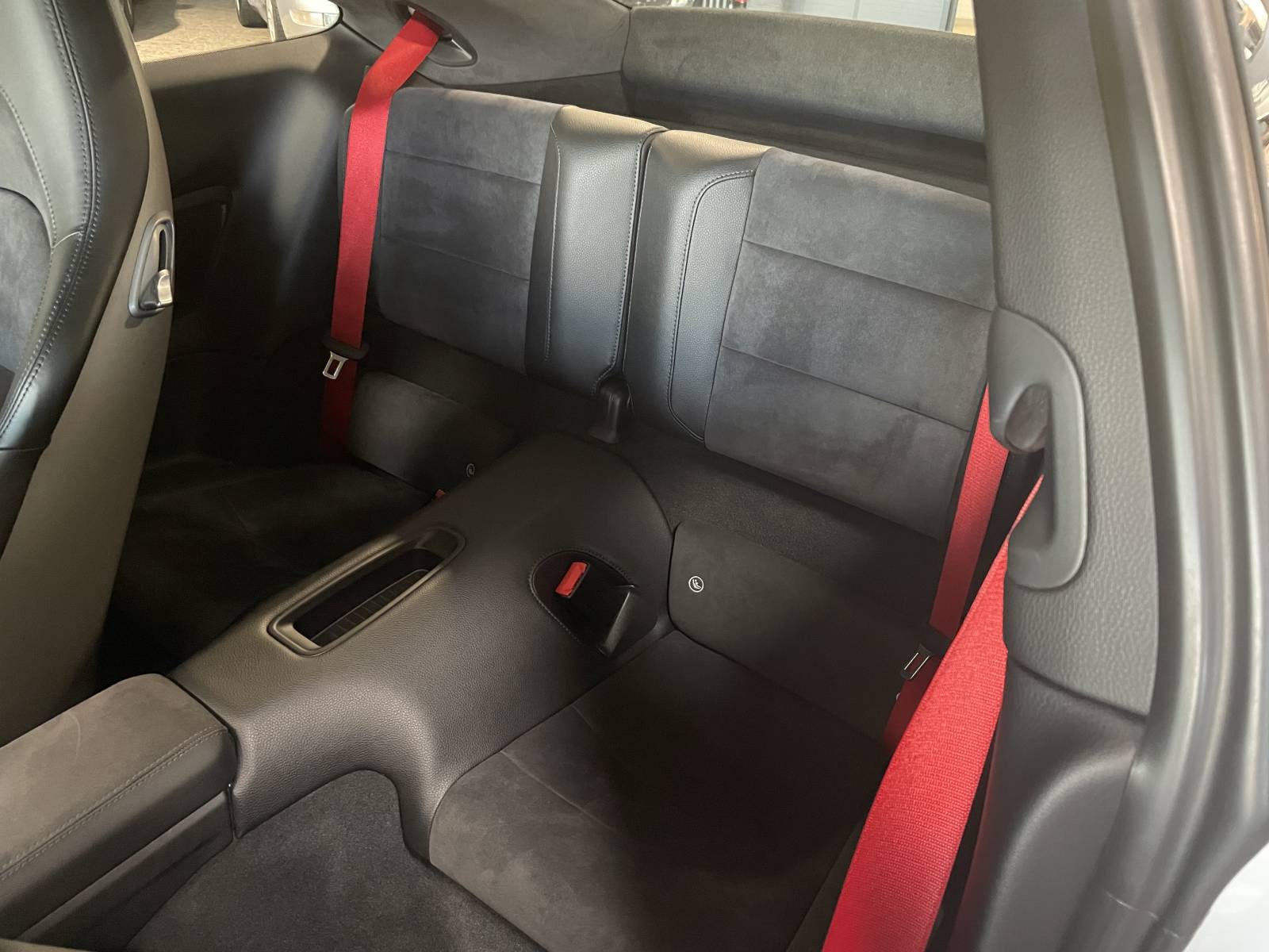 Prête à acheter ? Cette Porsche 991 Carrera 4 GTS est la meilleure occasion 911 du Gard.