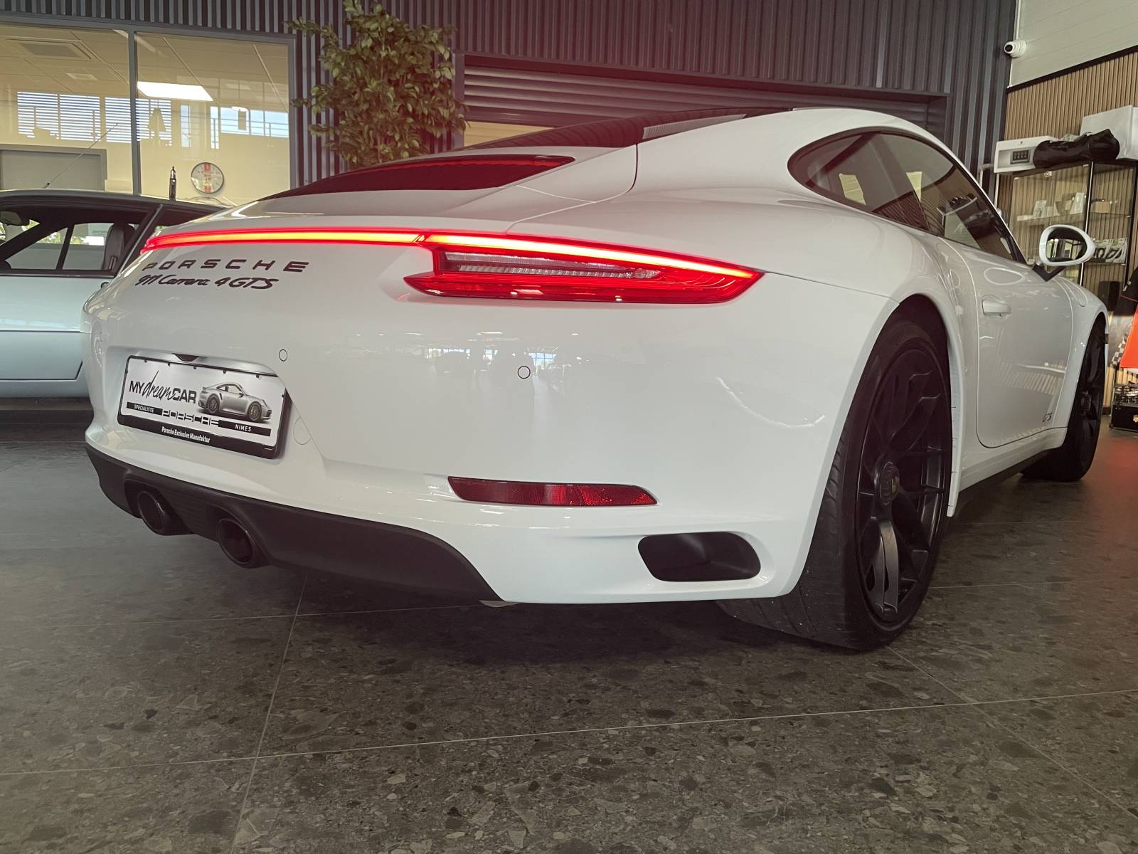 Le mythe Porsche 911 se concrétise : trouvez votre occasion 991 Carrera 4 GTS pour l'achat à Nîmes.