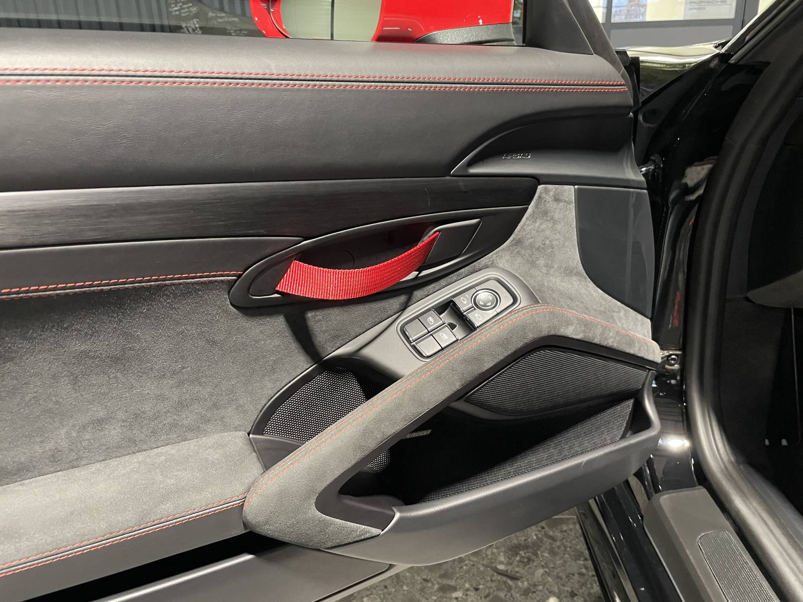 Notre Porsche 718 Cayman GT4 Cup Edition prête à être acheter. Photos détaillées.