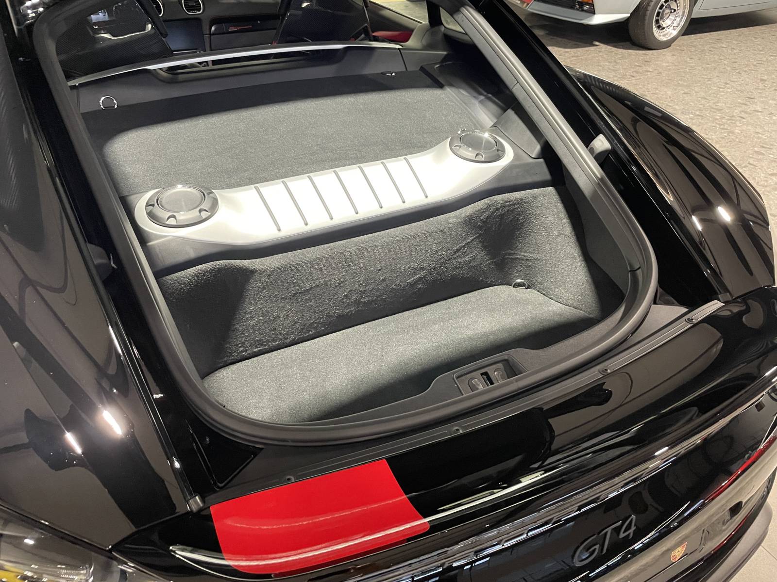 Ne manquez pas cette vente exclusive : Porsche 718 Cayman GT4 Cup Edition à acheter dans le Gard.