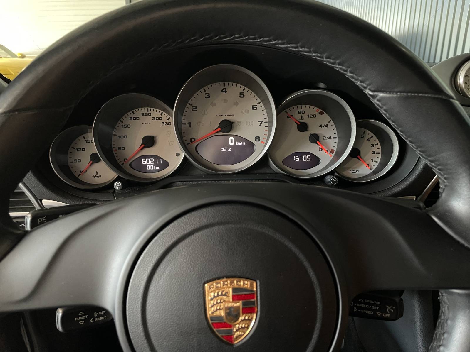 Intérieur sport de ce véhicule rare en boîte manuelle