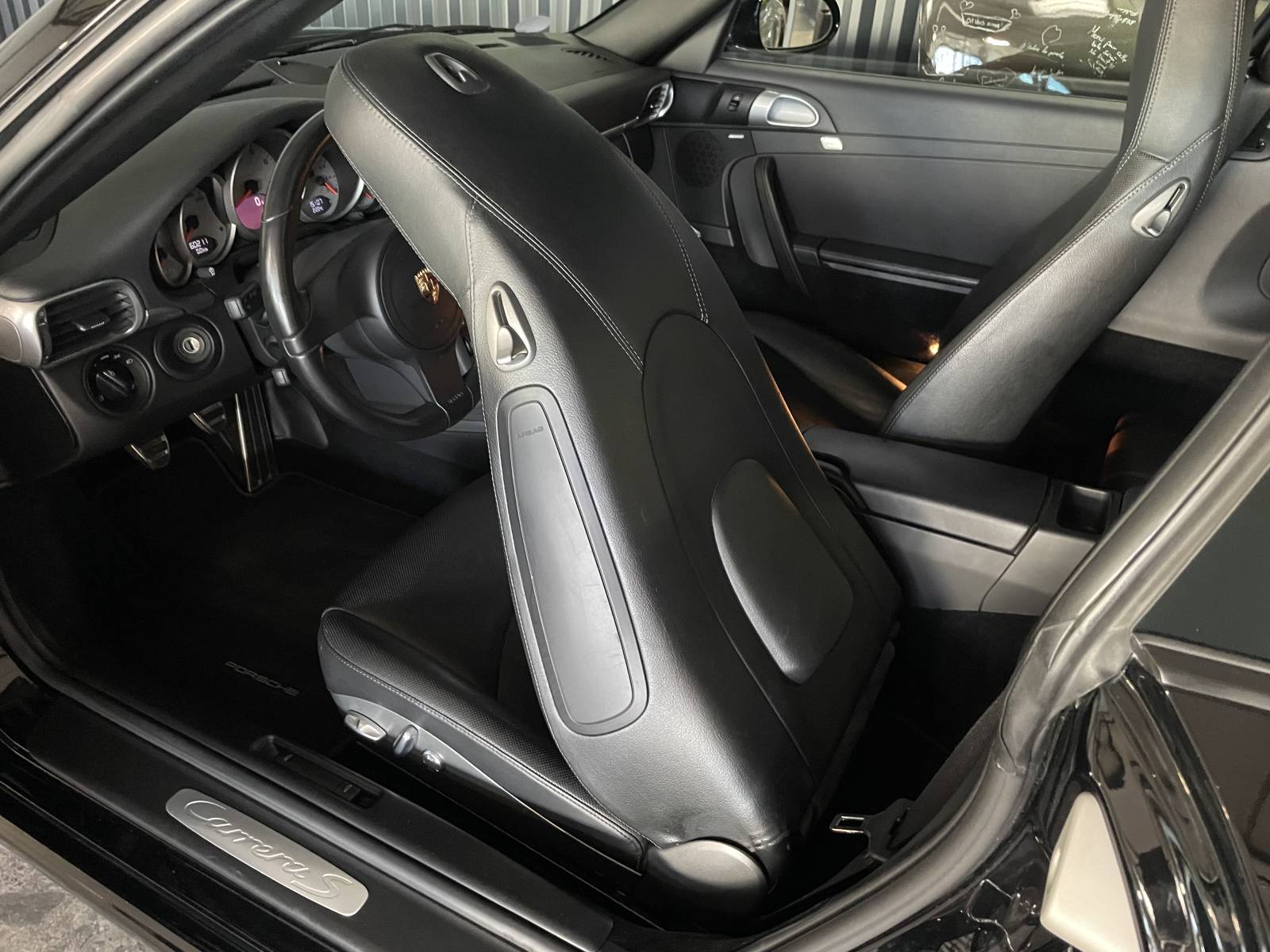 Intérieur sport de ce véhicule rare en boîte manuelle