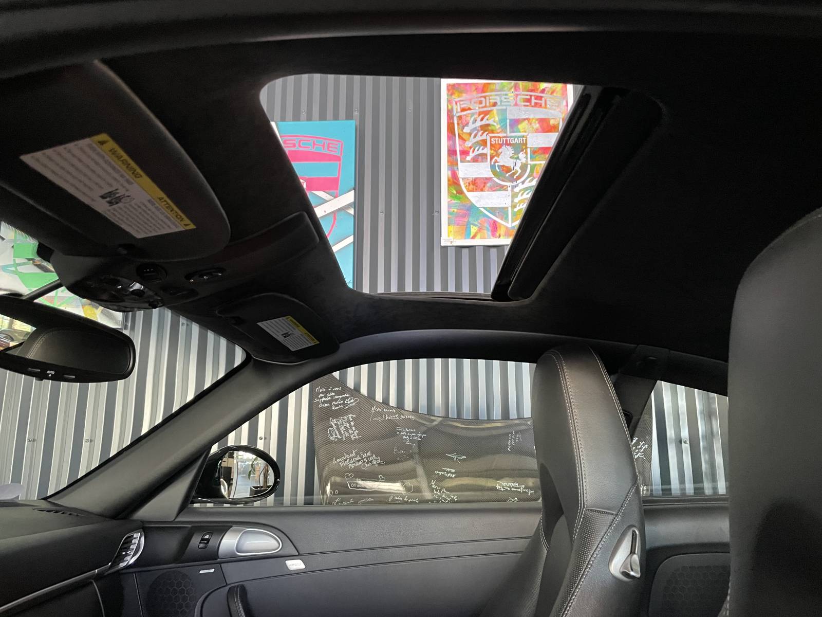 Intérieur sport de ce véhicule rare en boîte manuelle