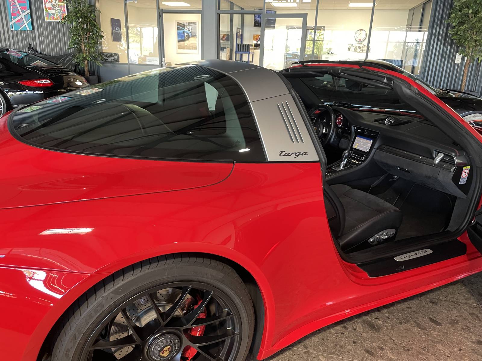 L'arceau emblématique de cette Porsche 991 Targa 4 GTS occasion vente Nîmes.