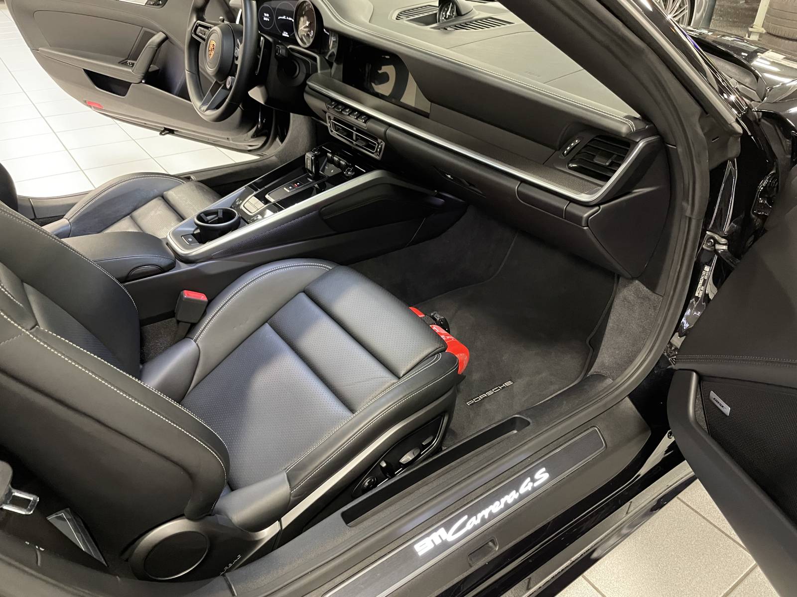 Porsche 992 Carrera 4S Cabriolet d'occasion à la vente près de Saint Rémy de Provence dans les Bouches du Rhône