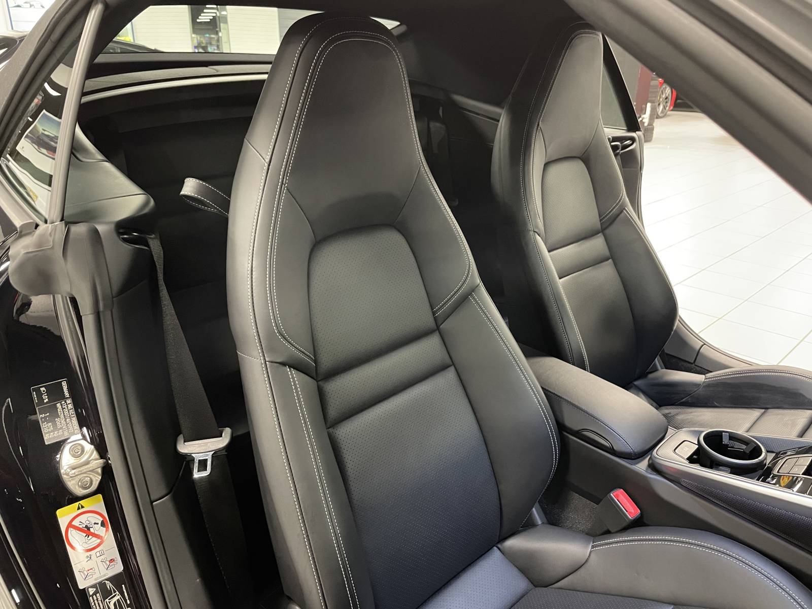 Porsche 992 Carrera 4S Cabriolet d'occasion à la vente près de Saint Rémy de Provence dans les Bouches du Rhône