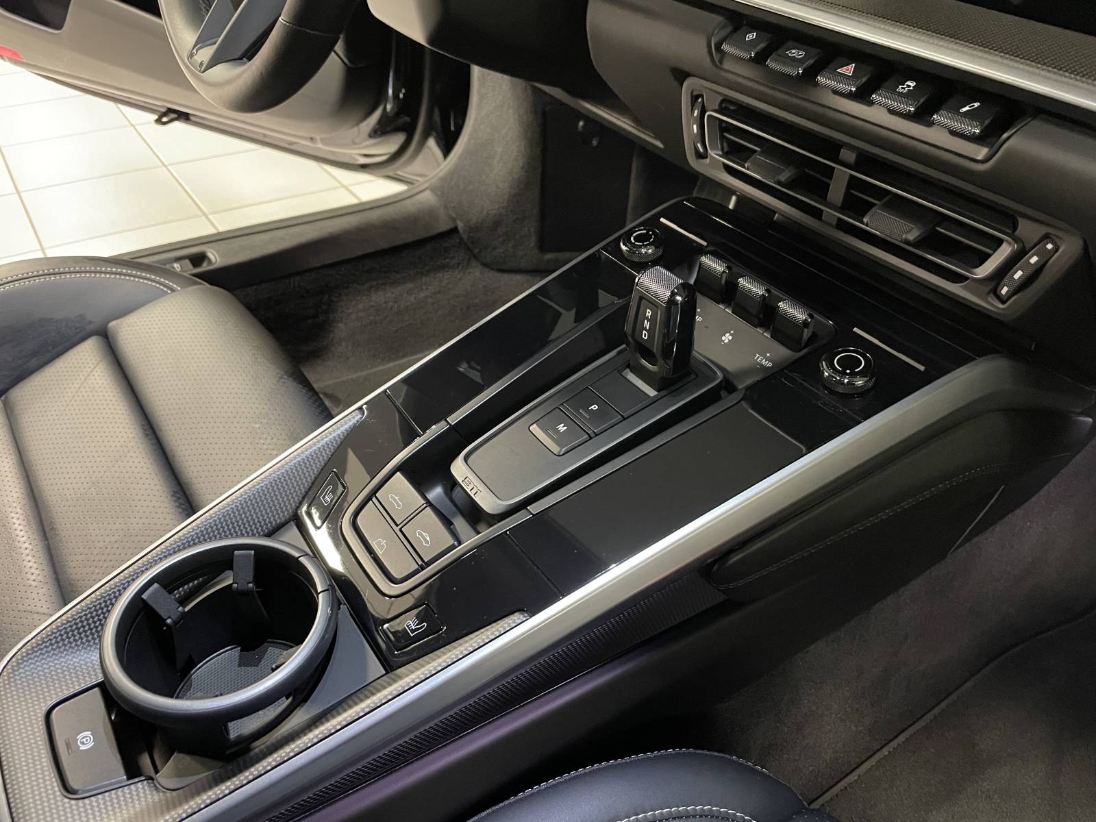 Porsche 992 Carrera 4S Cabriolet d'occasion à la vente près de Saint Rémy de Provence dans les Bouches du Rhône