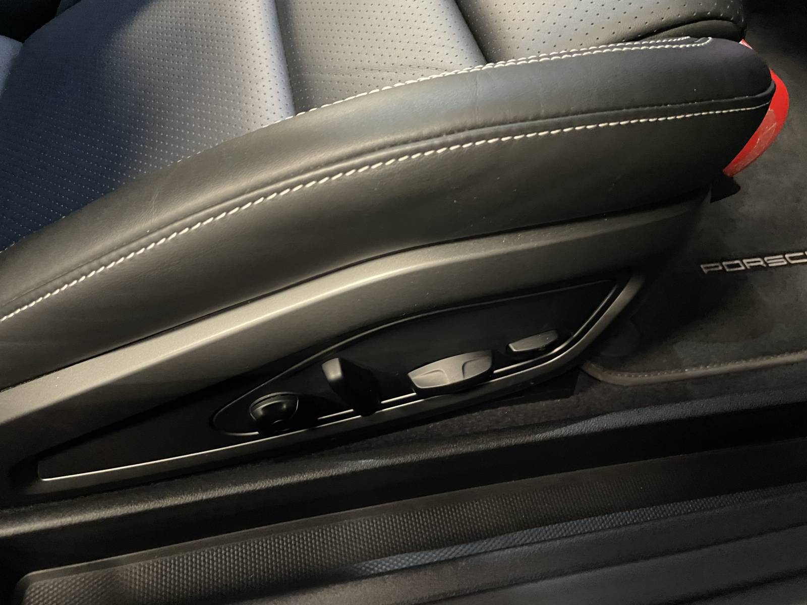 Porsche 992 Carrera 4S Cabriolet d'occasion à la vente près de Saint Rémy de Provence dans les Bouches du Rhône