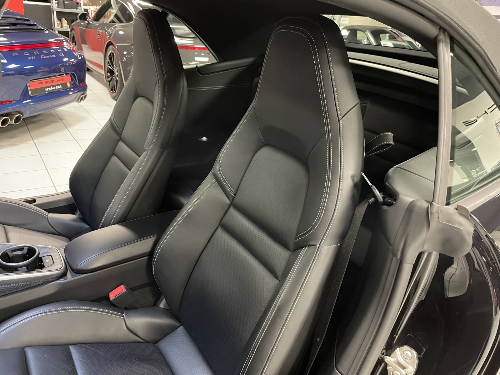 Porsche 992 Carrera 4S Cabriolet d'occasion à la vente près de Saint Rémy de Provence dans les Bouches du Rhône