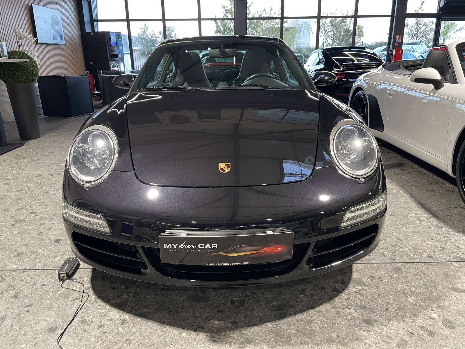 Légende photo Porsche 997 : Vue complète de cette Targa 4S de 2008.