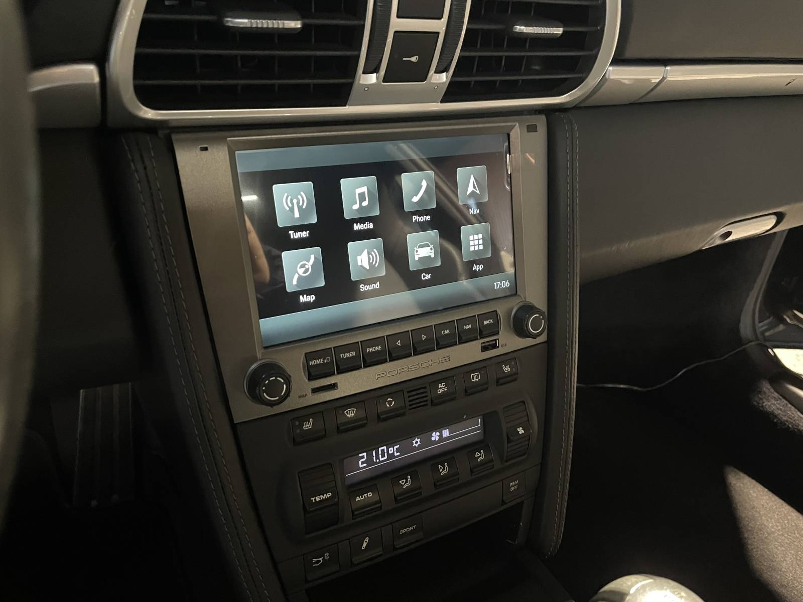 Système GPS et Apple CarPlay sur cette Porsche 997 2008 en vente Nîmes.