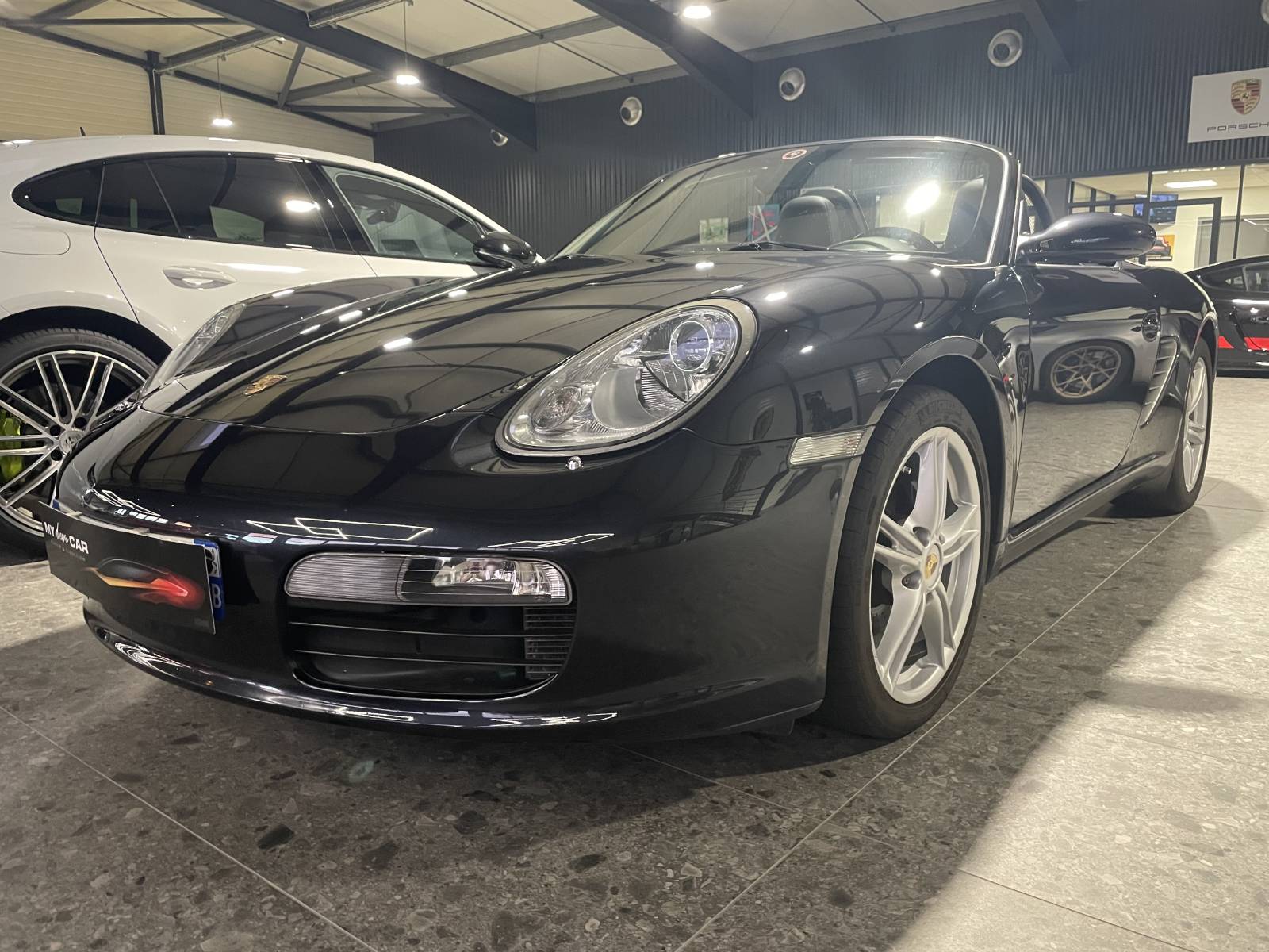 Le roadster 987 2.7 avec moins de 100 000 km. État irréprochable.