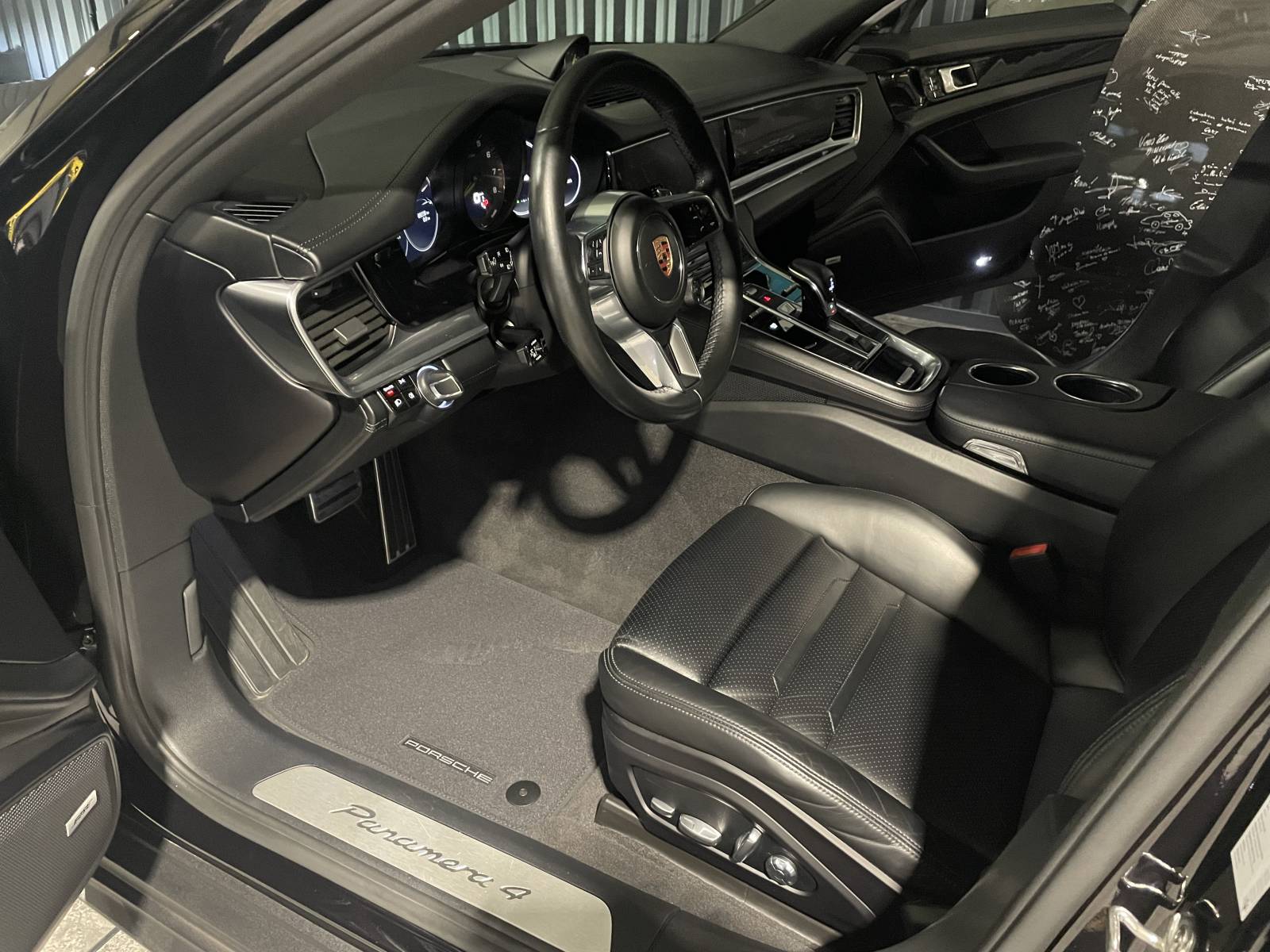 Intérieur tout Cuir de la VOITURE Porsche Panamera II Sport Turismo à ACHAT.