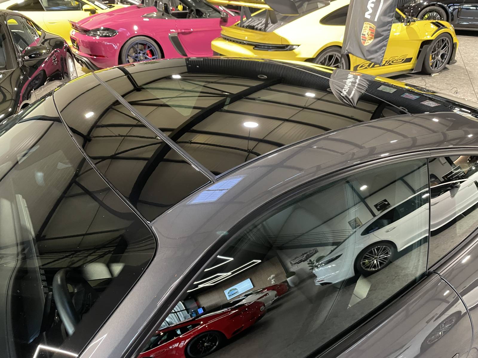 Vue du toit coulissant/relevable électrique en verre – Porsche 992 Carrera 4 occasion