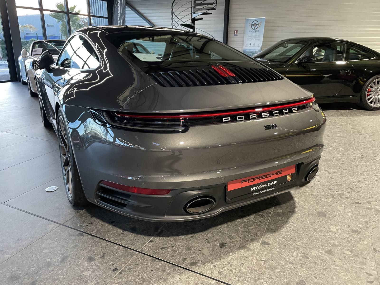 La fiabilité de la transmission intégrale sur cette Porsche 911 Type 992 Carrera 4 est légendaire.