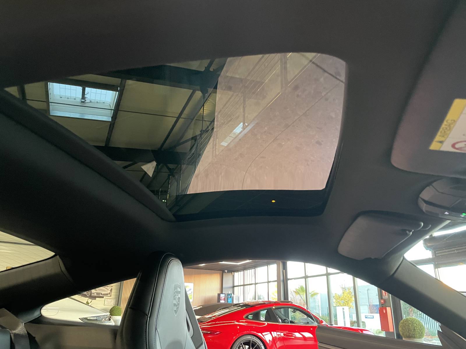 Toit panoramique Porsche 992 Carrera 4 occasion à la vente près de Montpellier dans l'Hérault