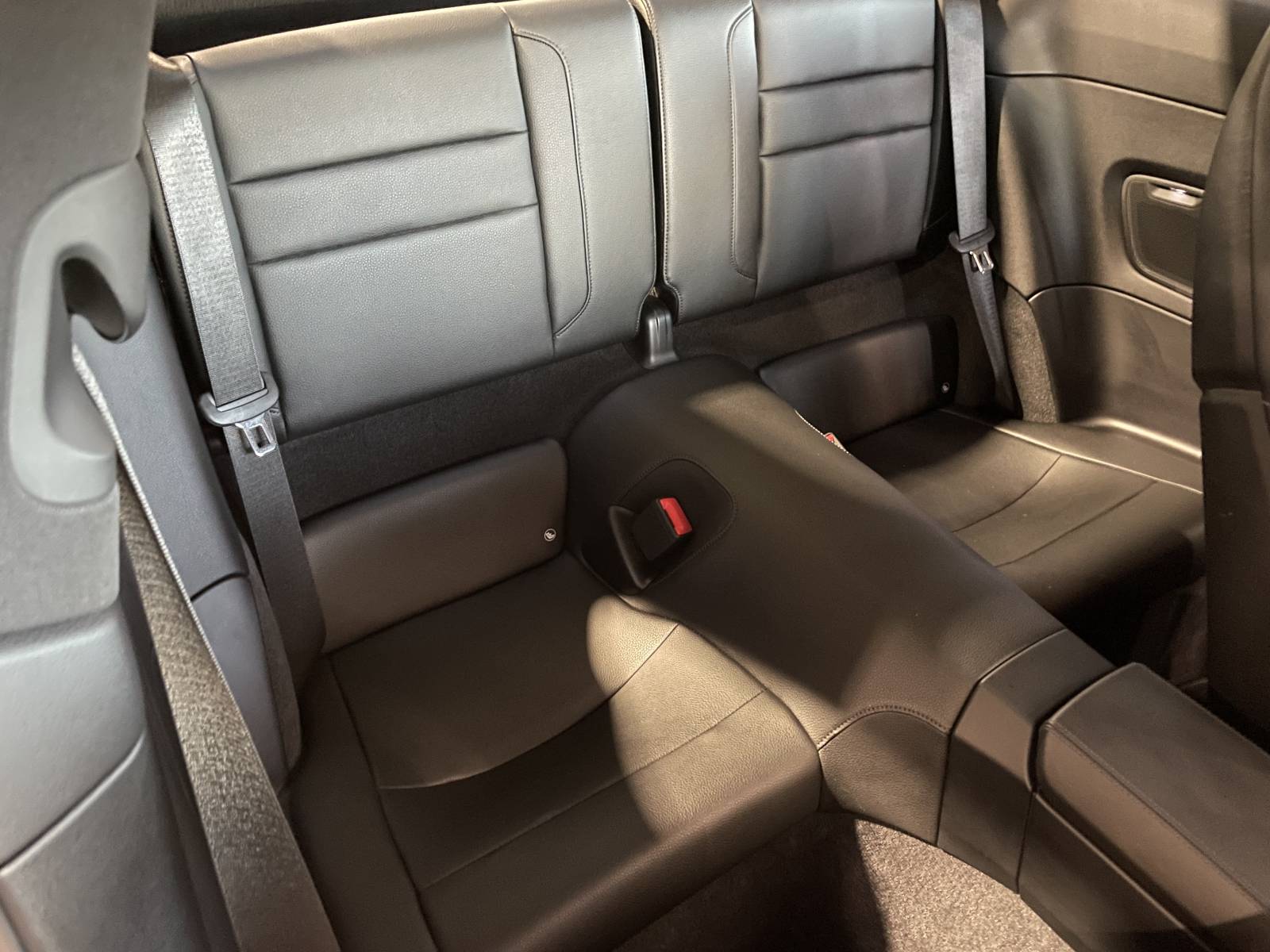 Intérieur tout cuir étendu de la 911 Type 992 – Qualité et fiabilité Porsche.