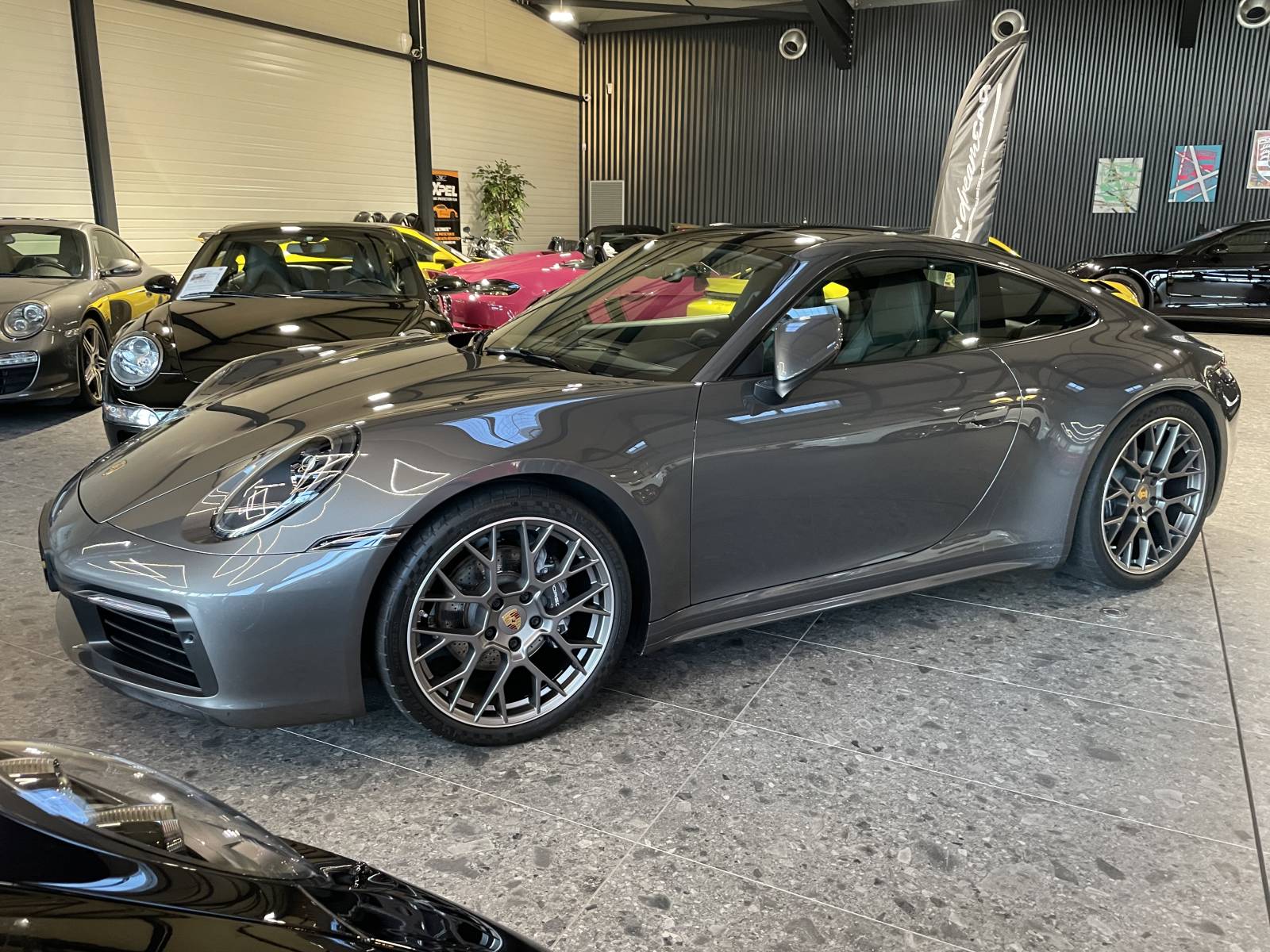 Visite et essai de cette Porsche 992 Carrera 4 chez MY DREAM CAR prèes de Montpellier dans l'Hérault