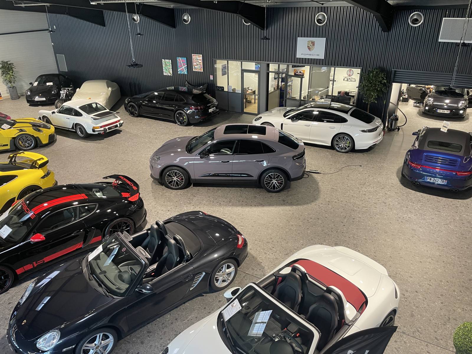 Venez acheter votre Porsche Macan II électrique occasion dans notre showroom de Nîmes.