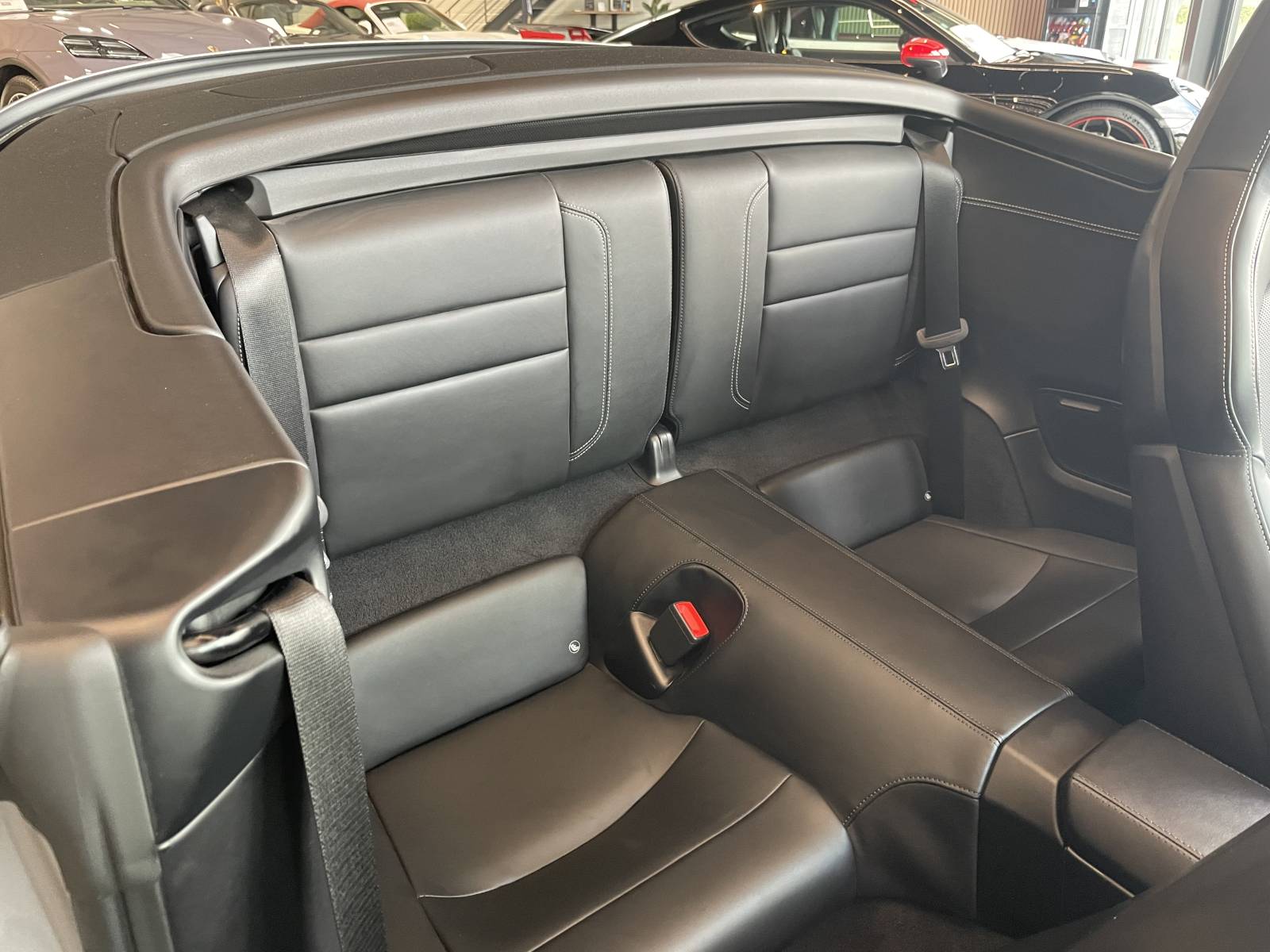 Porsche 992 cabriolet capote noire ouverte - Conduite plaisir Gard.