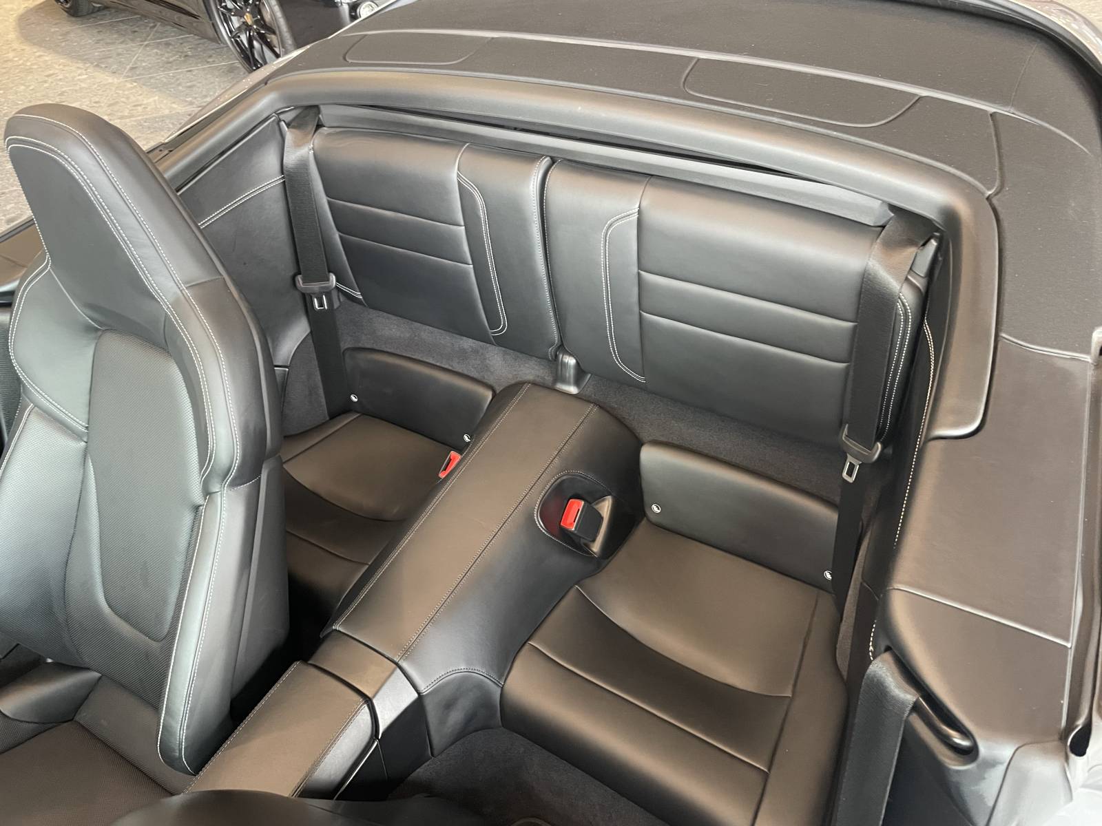 Porsche 992 cabriolet capote noire ouverte - Conduite plaisir Gard.