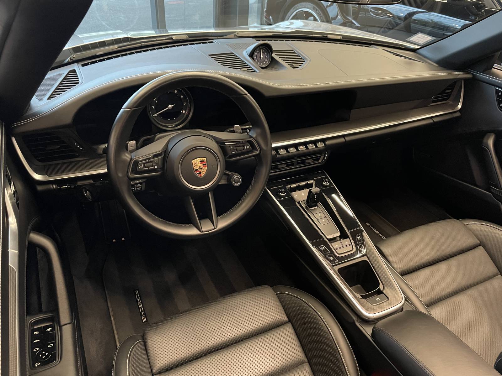 Pack Sport Chrono Porsche 992 - Chronomètre de bord central.