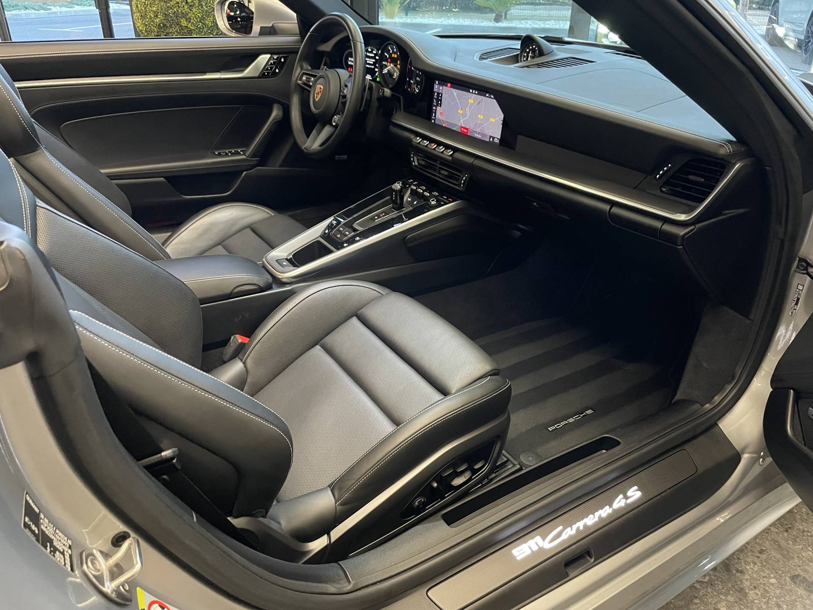 Sièges sport adaptatifs 18 positions et pack mémoire - Porsche Nîmes.