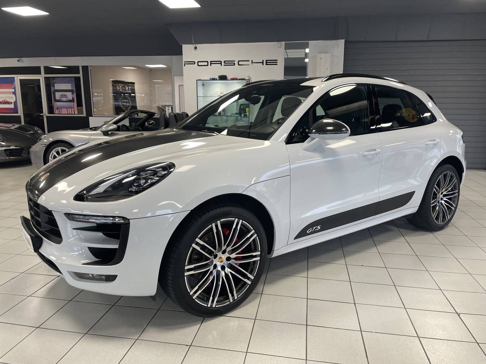 Acheter Porsche Macan à Nîmes dans le Gard.