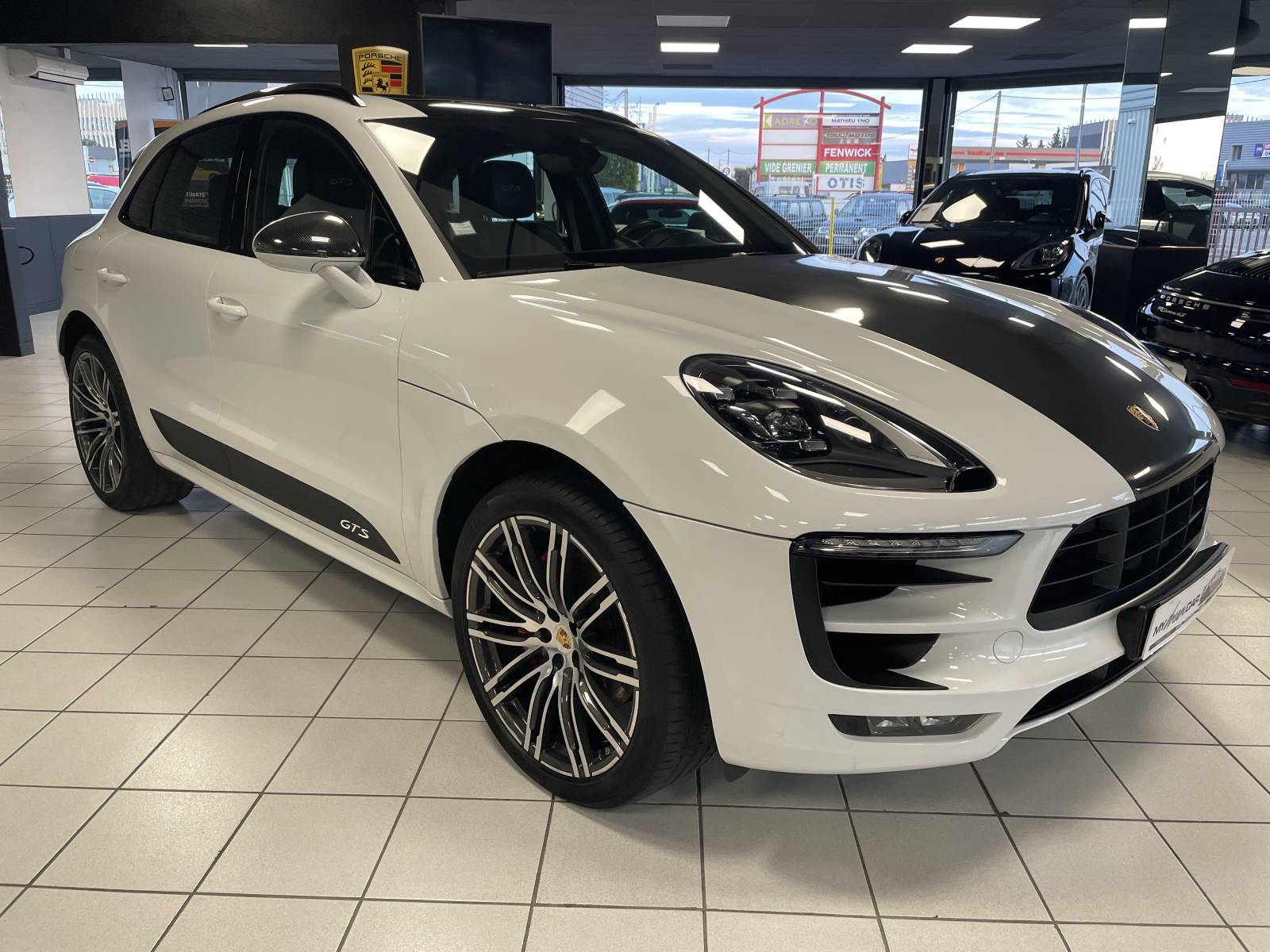 Acheter Porsche Macan à Nîmes dans le Gard.