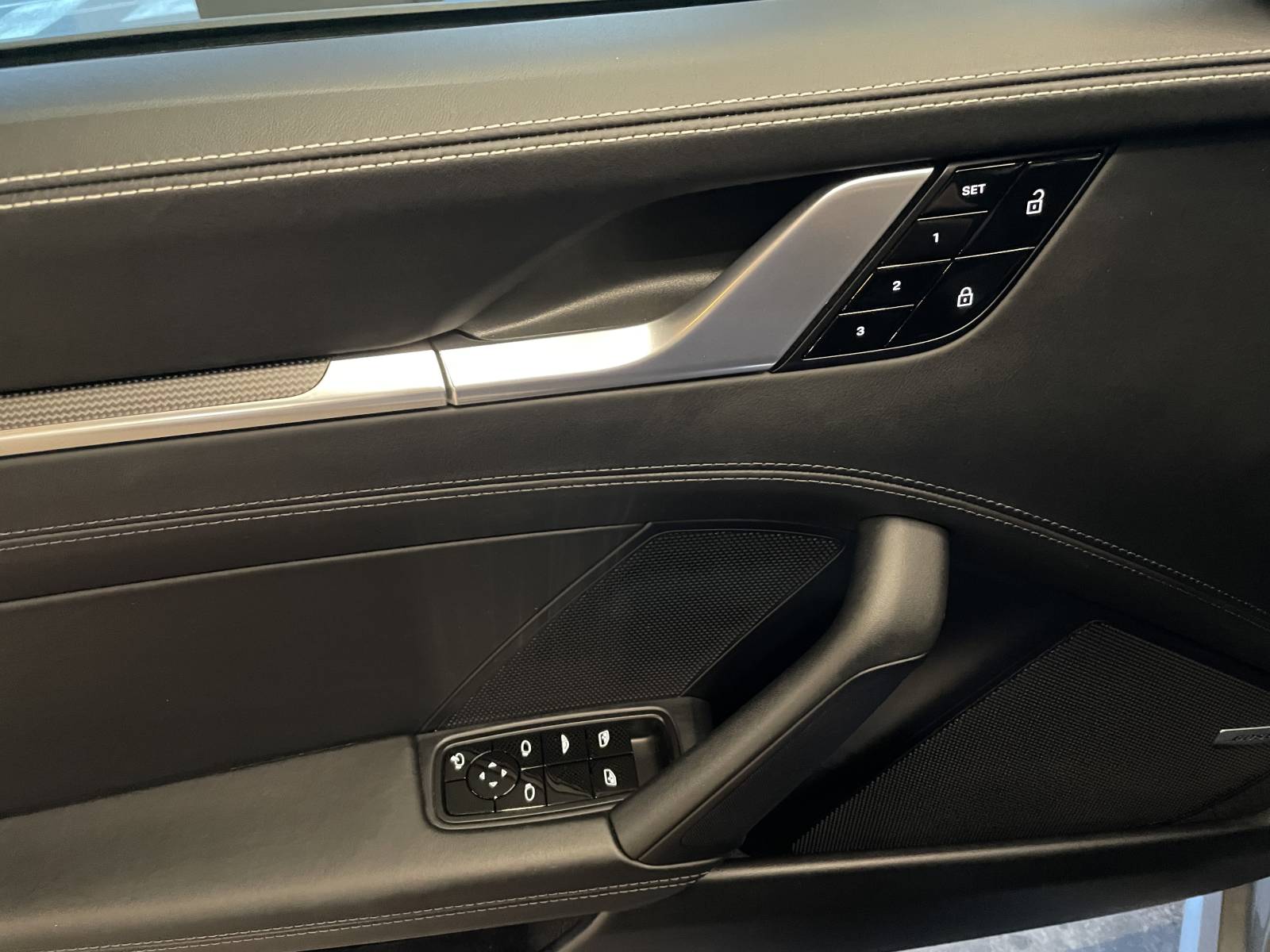 ystème audio BOSE Surround Porsche 992 - Équipement haut de gamme.