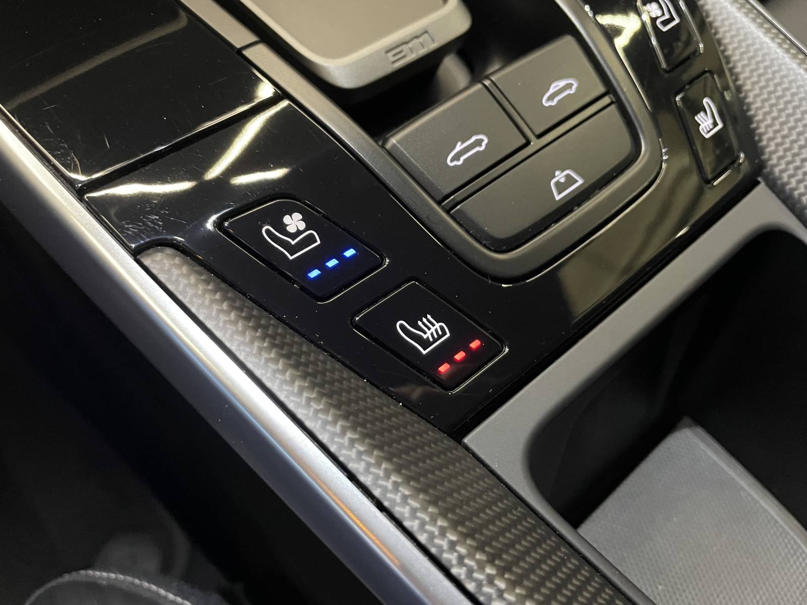 Siège chauffants et ventilés:Porsche 992 Carrera 4s Cabriolet Montpellier 