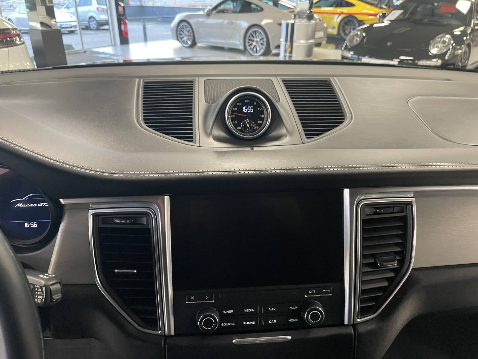 Acheter Porsche Macan à Nîmes dans le Gard.