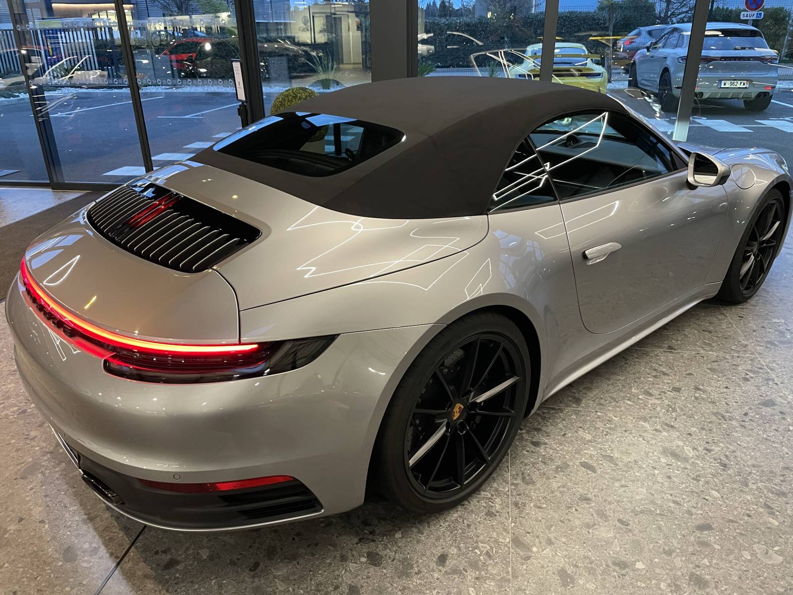 Porsche 992 Carrera 4S Cabriolet Argent GT - MY DREAM CAR Nîmes.