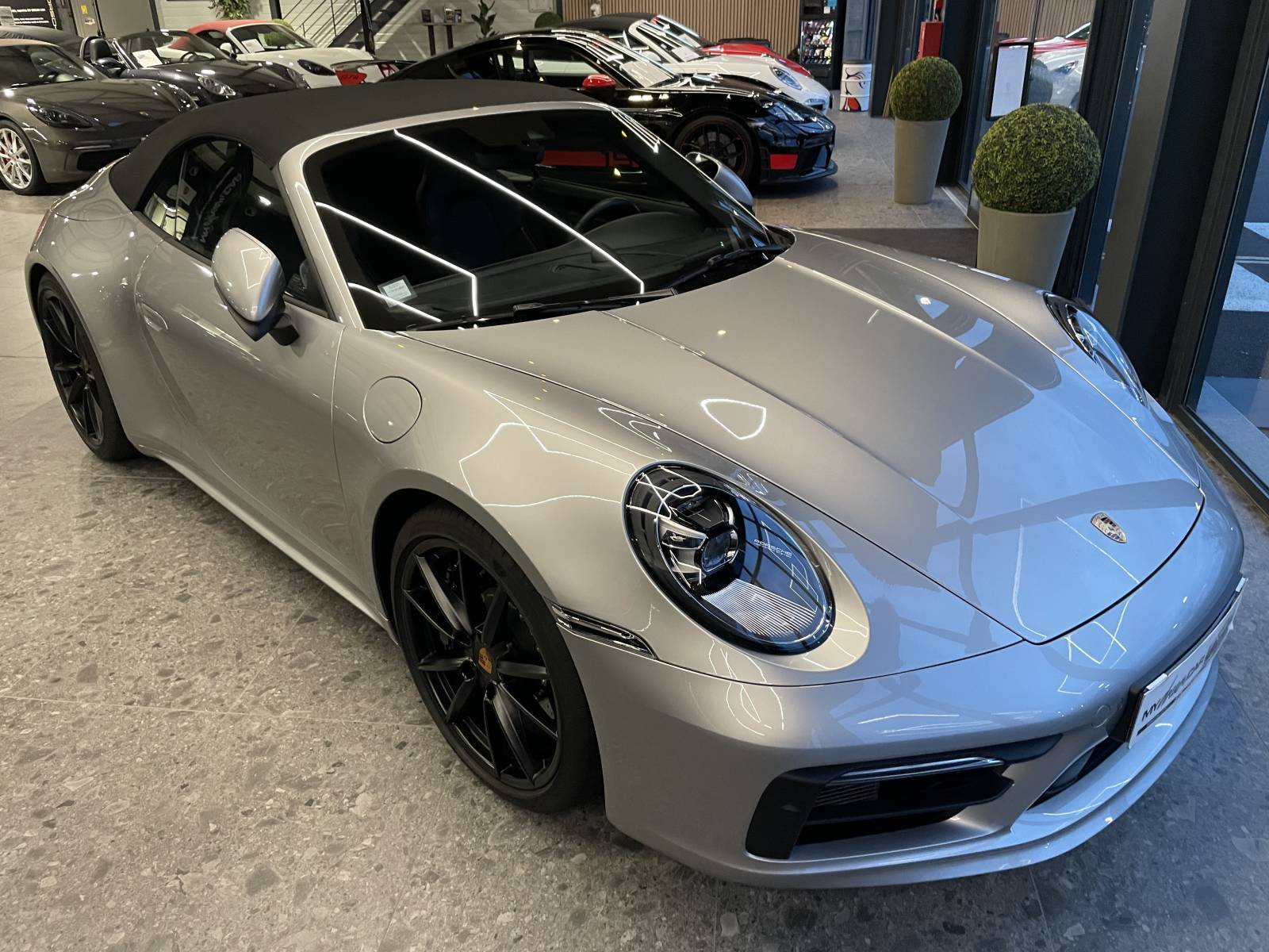 Vue avant 911 type 992 avec bouclier SportDesign - Spécialiste Porsche Gard.