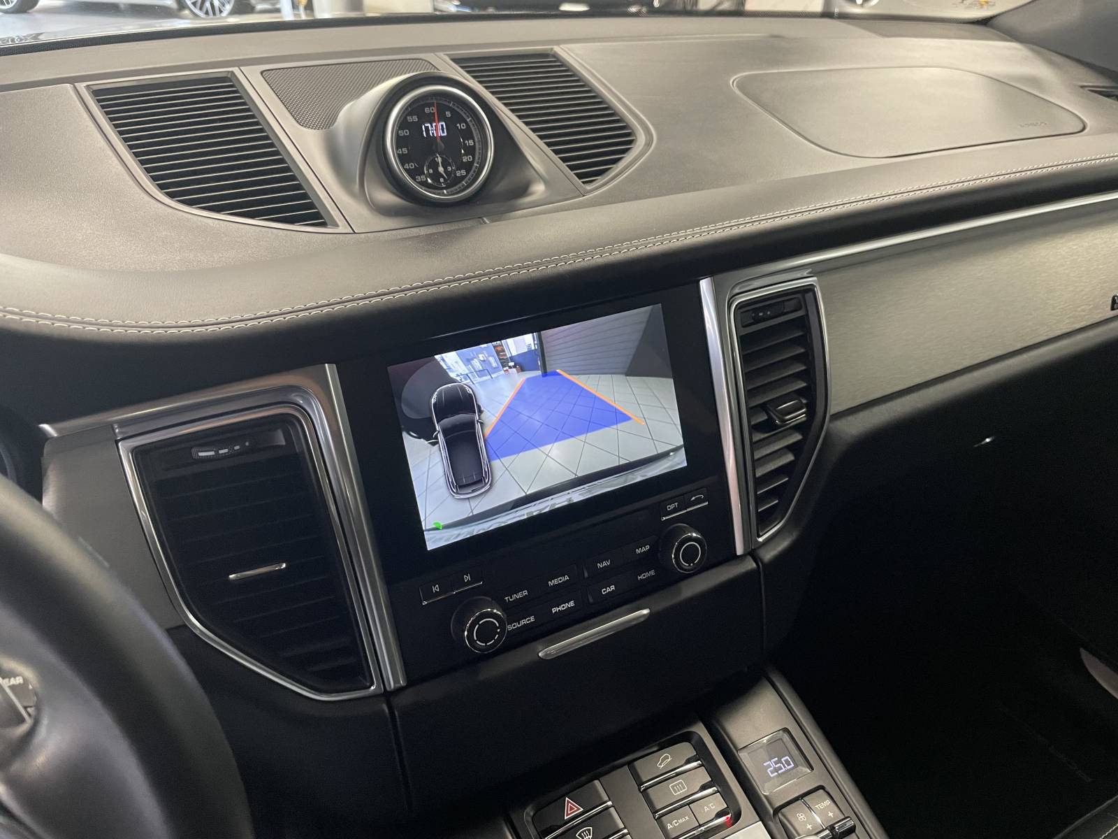 Acheter Porsche Macan à Nîmes dans le Gard.