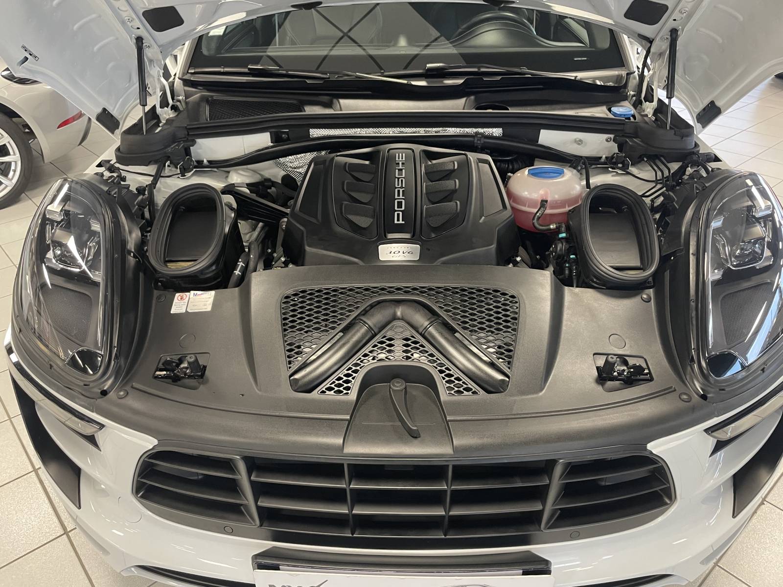 Acheter Porsche Macan à Nîmes dans le Gard.