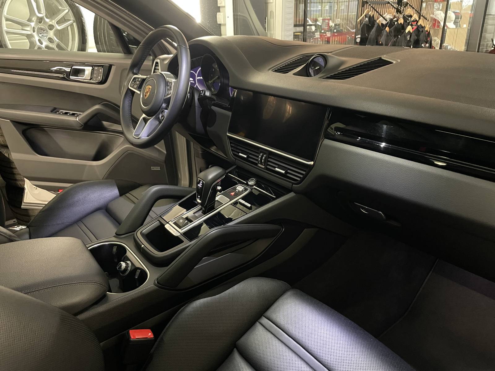 Réservez votre essai du Cayenne E-Hybrid chez MY DREAM CAR Nîmes