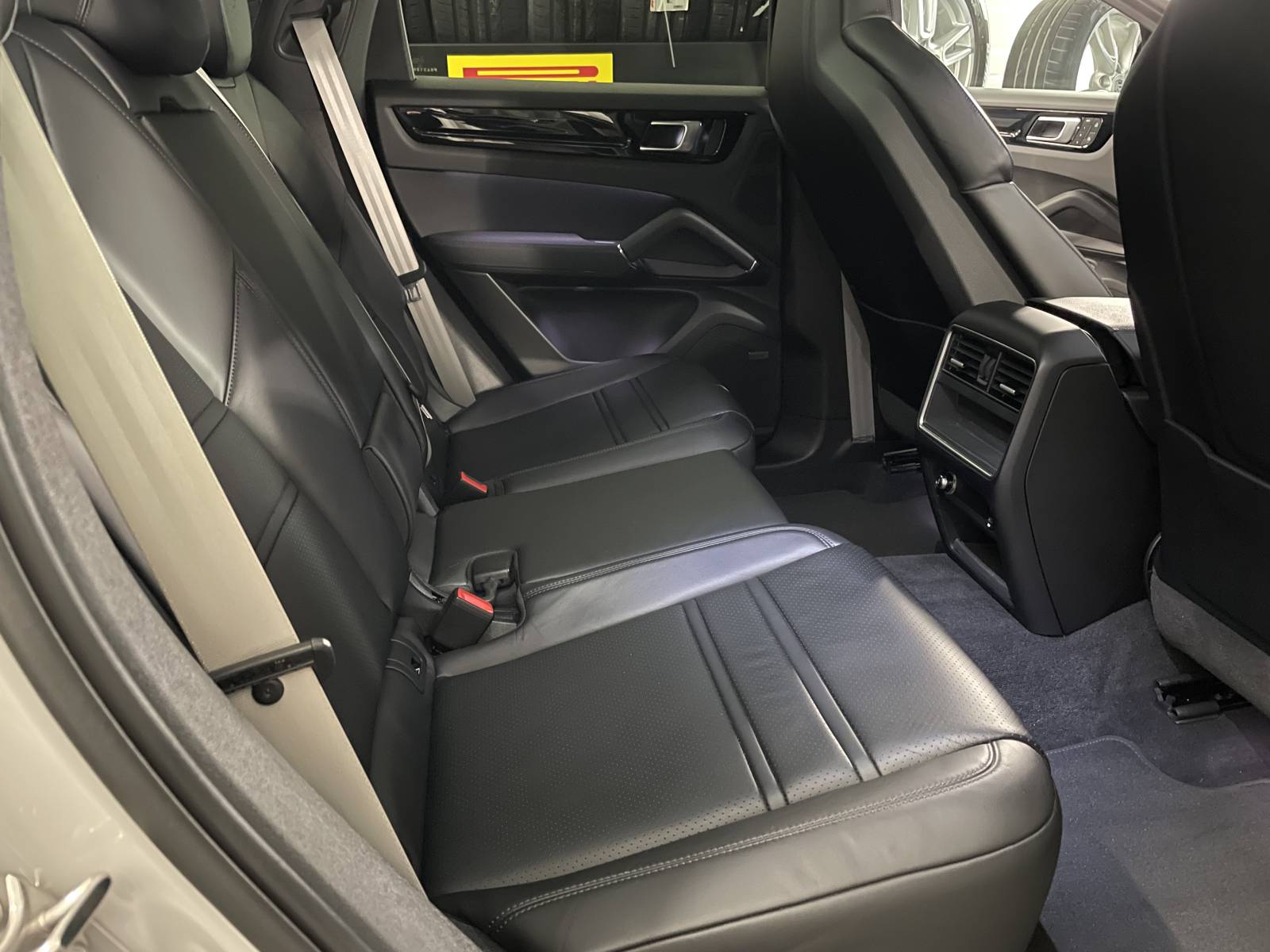 Intérieur cuir luxe : le confort absolu pour traverser le département du Gard