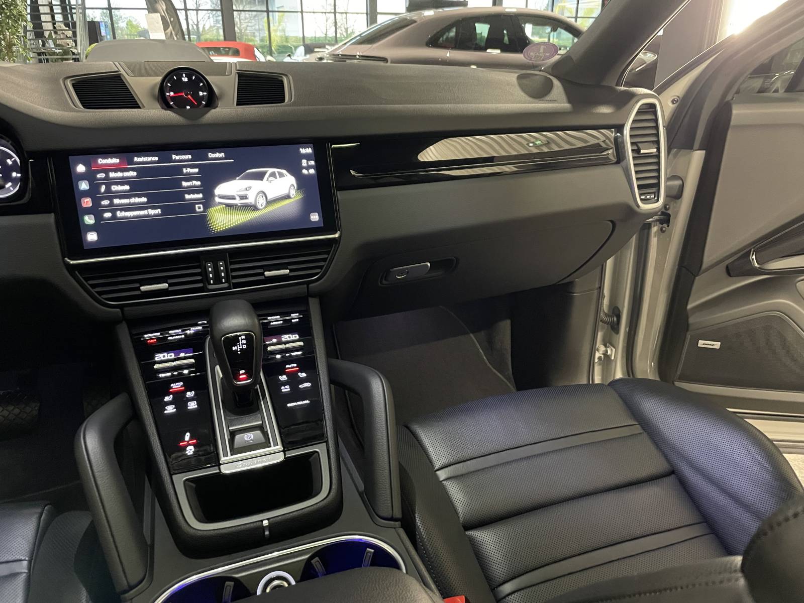 Écran tactile PCM et Apple CarPlay : technologie connectée à Nîmes