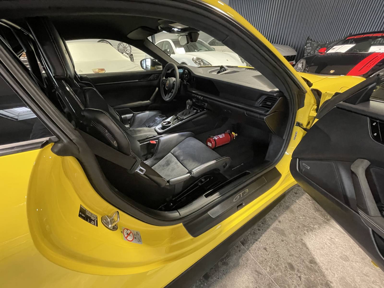 Votre future Porsche 992 GT3 occasion à la vente à Nîmes dans le Gard vous attend.