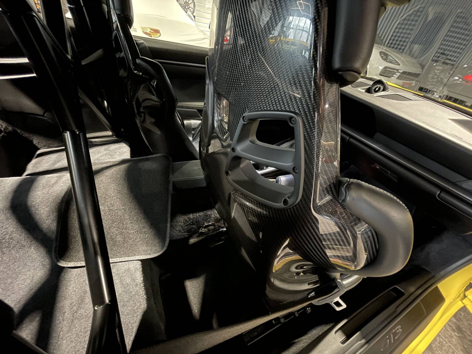 Équipements complets pour cette Porsche 992 GT3 d'occasion à la vente, Nîmes Gard.