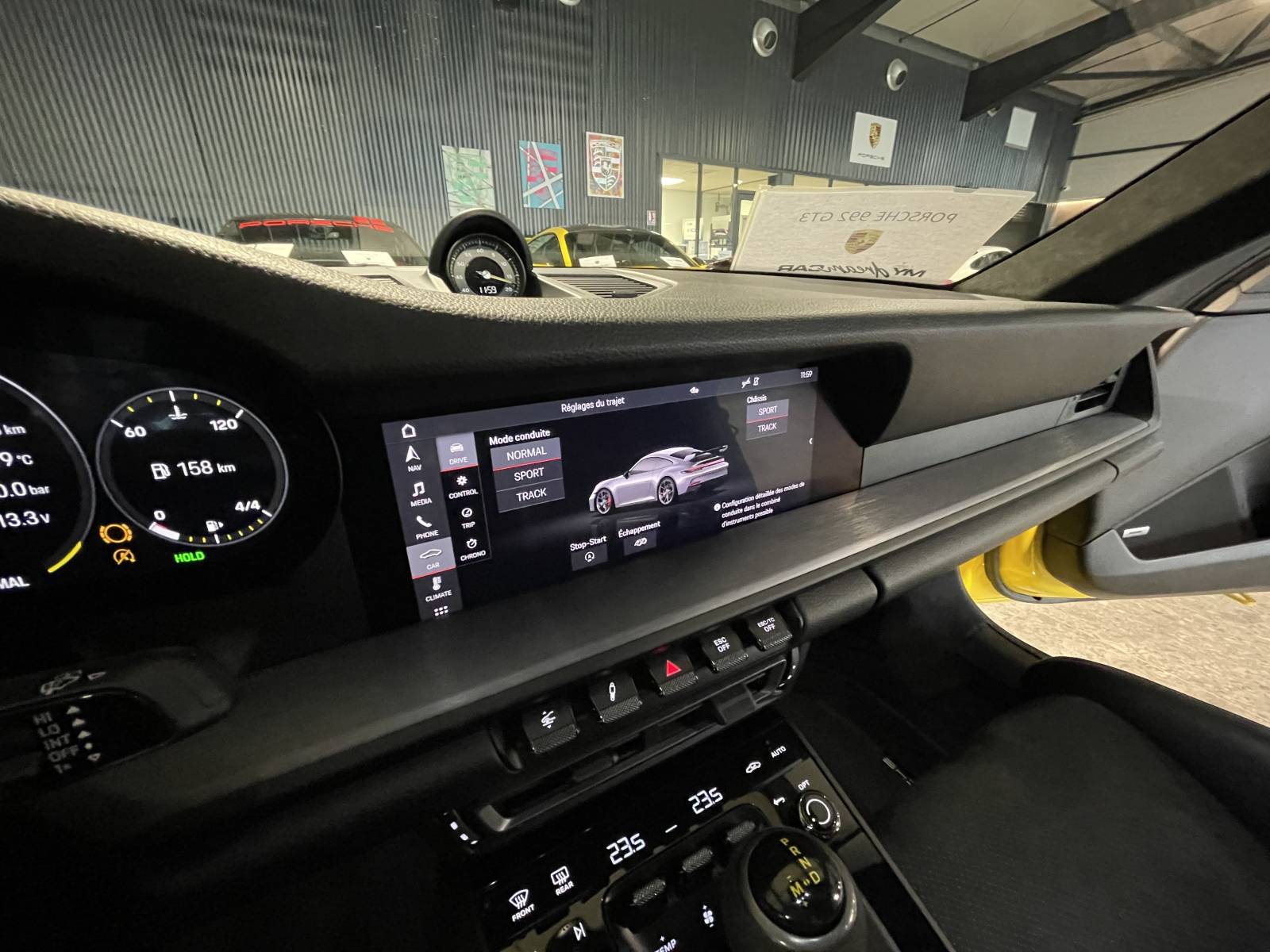 Équipements complets pour cette Porsche 992 GT3 d'occasion à la vente, Nîmes Gard.